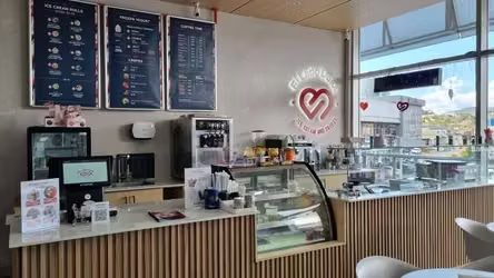 Negocio en Venta Cafetería/Heladería/Postres Full equipada – Operativa en 28.000$ VL