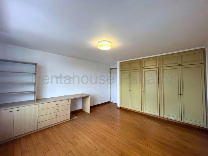 Vendo Apartamento en Obarrio LA RONDA OF26-6462