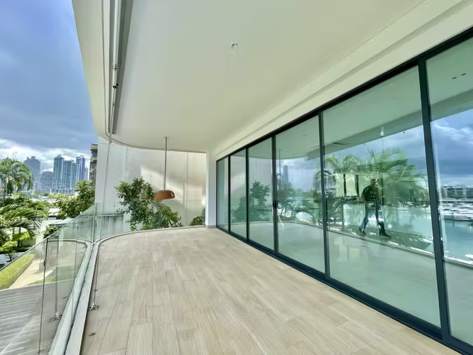 Alquiler en Ocean Reef Islands | Apartamento de Lujo con Vista al Mar - Imagen 4