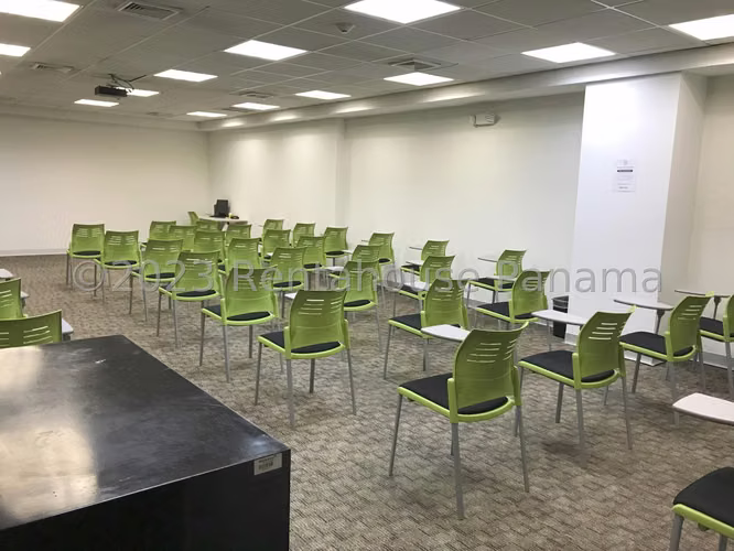 Venta de Oficina en Chanis Plaza Carolina ANL