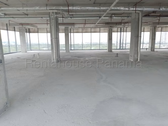 Local rental in Costa del Este Boulevard del Este ANL