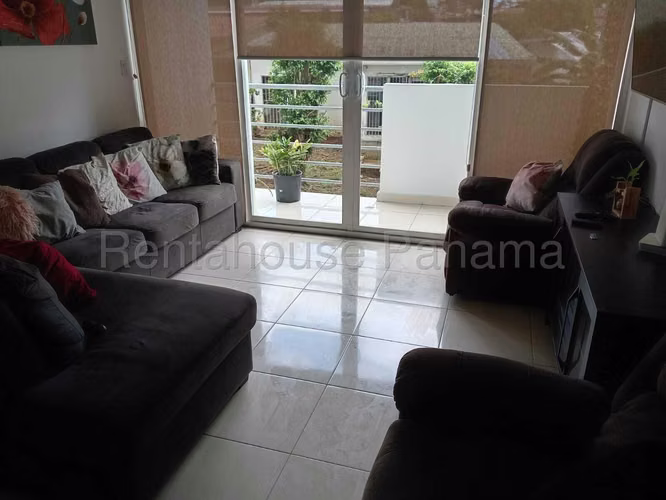 Apartamento en Alquiler en Carrasquilla RJ