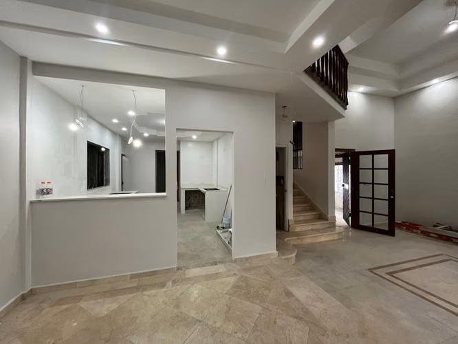 Venta de Casa con Piscina Privada en Hato Pintado - LH