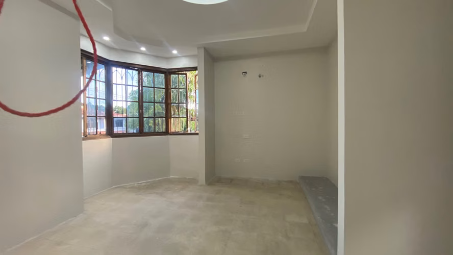 Venta de Casa con Piscina Privada en Hato Pintado - LH