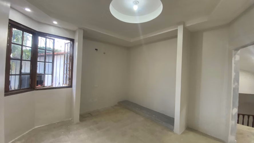 Venta de Casa con Piscina Privada en Hato Pintado - LH