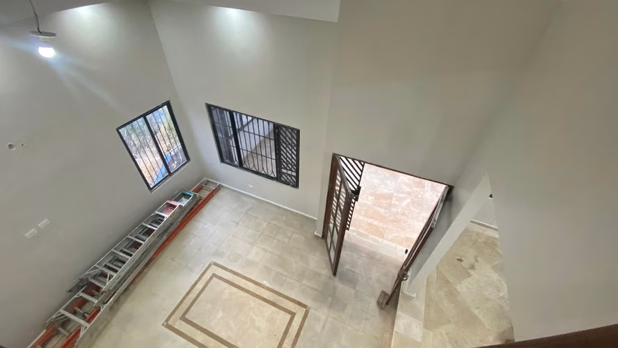 Venta de Casa con Piscina Privada en Hato Pintado - LH