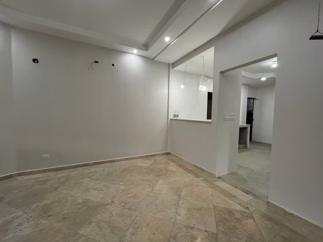 Venta de Casa con Piscina Privada en Hato Pintado - LH