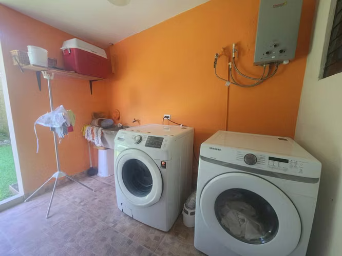 Venta Casa de Esquina en PH Versalles Ciudad de Panamá - LH