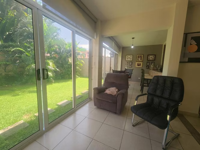 Venta Casa de Esquina en PH Versalles Ciudad de Panamá - LH