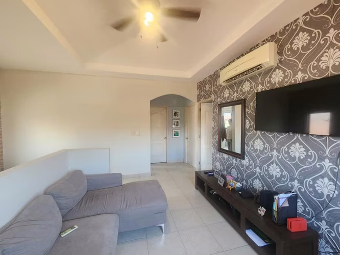 Venta Casa de Esquina en PH Versalles Ciudad de Panamá - LH