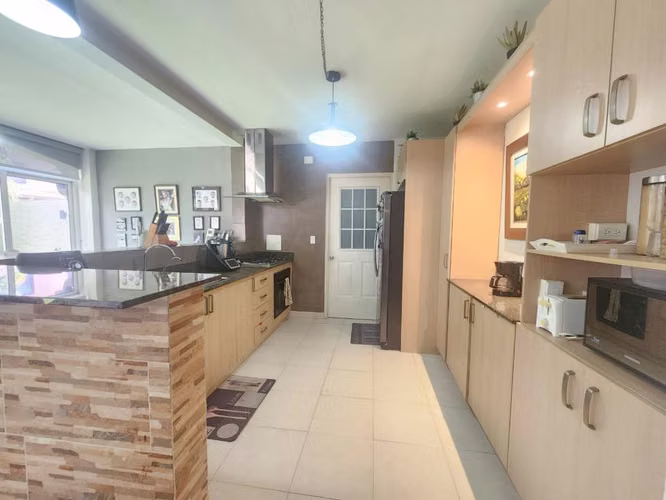 Venta Casa de Esquina en PH Versalles Ciudad de Panamá - LH