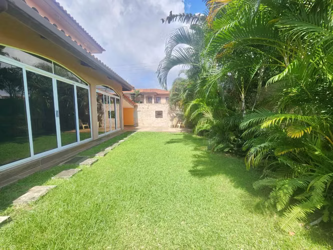 Venta Casa de Esquina en PH Versalles Ciudad de Panamá - LH
