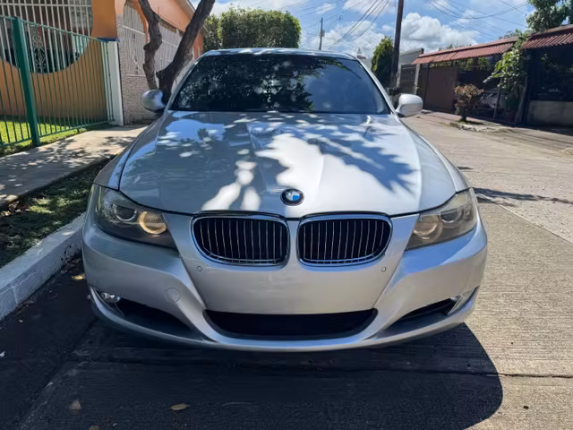 VENDO SUPER OFERTA BMW 330i AÑO 2009