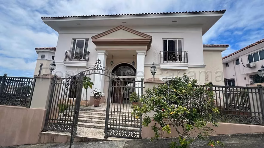 House for Sale in Dos Mares JG