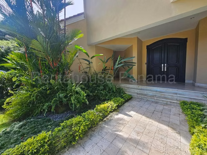 Casa en Venta en Altos del Golf JG