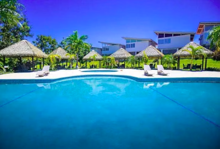 CASA DE PLAYA EN CORONADO CON CLUB DE PLAYA