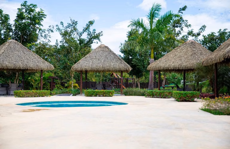 CASA DE PLAYA EN CORONADO CON CLUB DE PLAYA