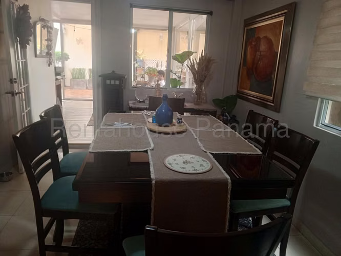 Casa en alquiler de 214m2 en Altos de Panamá AMD