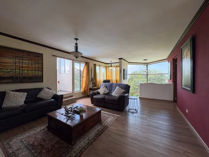 Casa de Dos Plantas en Venta sobre Doble Lote en Altos del María