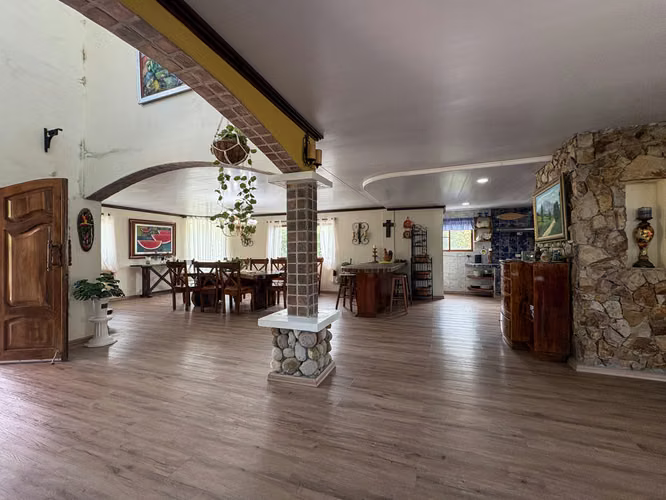 Casa de Dos Plantas en Venta sobre Doble Lote en Altos del María