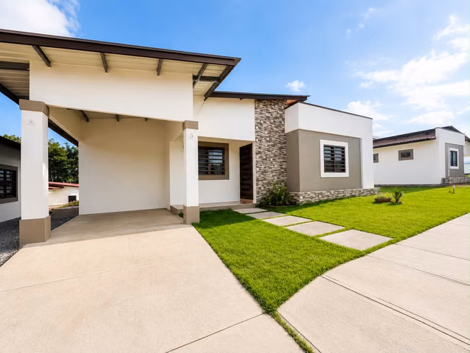 SE ALQUILA CASA AMUEBLADA NUEVA EN ALTO BOQUETE