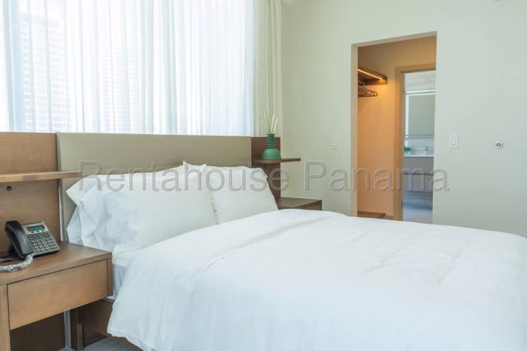 Apartamento en Alquiler en Costa del Este YM