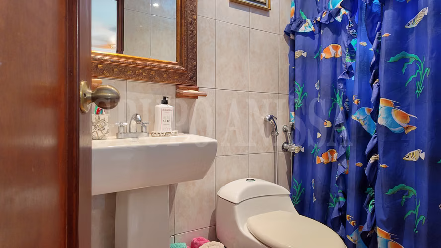 OPORTUNIDAD! Se vende Hermosa Casa en Coronado con Piscina