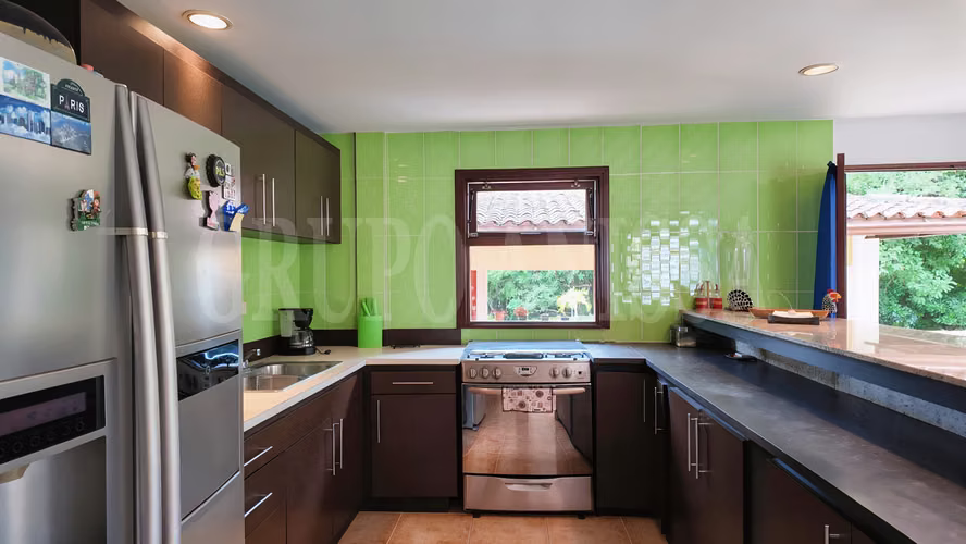 OPORTUNIDAD! Se vende Hermosa Casa en Coronado con Piscina