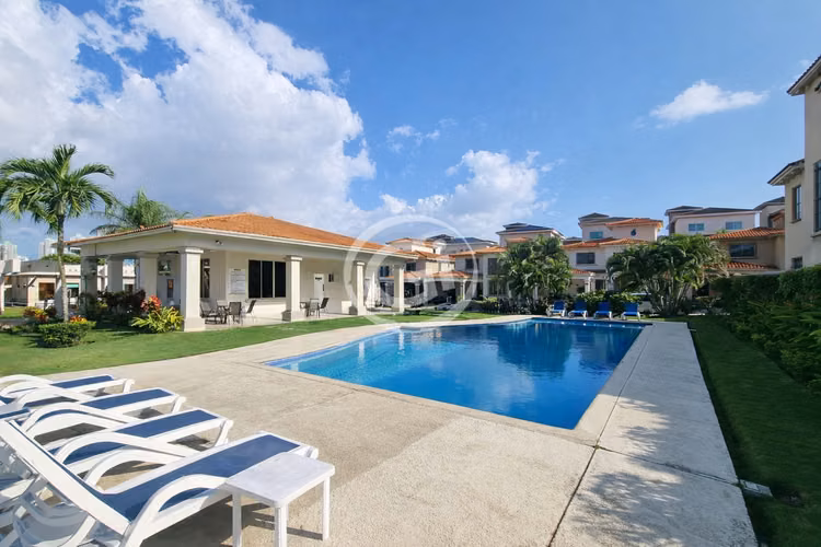 Venta exclusiva Casa dos pisos de 374 m² Paseo Dorado $1,500xm²