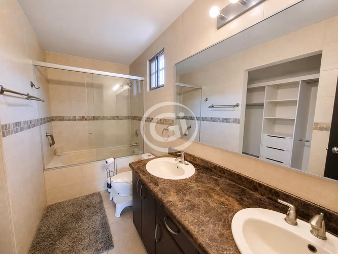 Venta exclusiva Casa dos pisos de 374 m² Paseo Dorado $1,500xm²