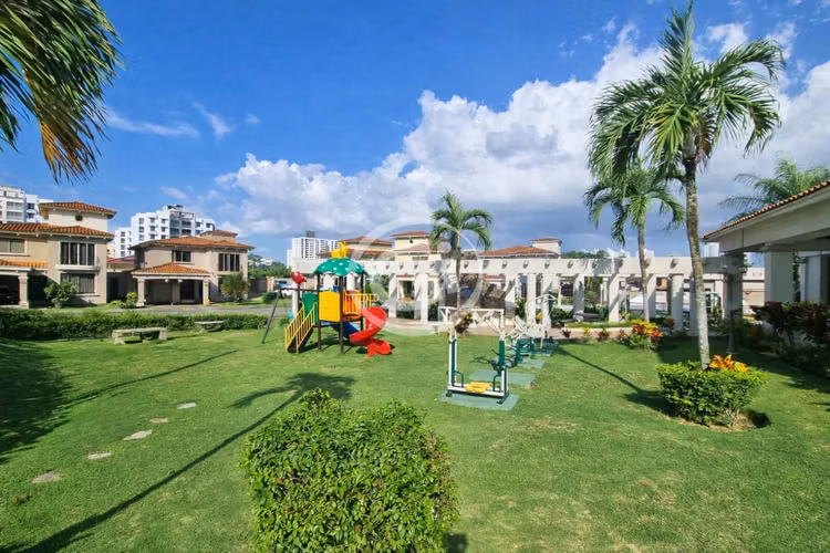 Venta exclusiva Casa dos pisos de 374 m² Paseo Dorado $1,500xm²