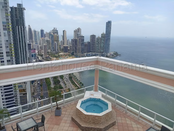 Apartamento en Venta en Avenida Balboa. VISTA MARINA