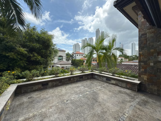 Balmoral House - Costa del Este