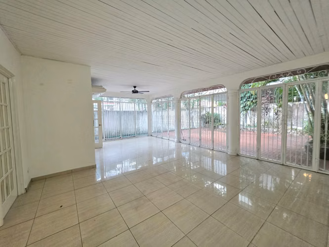 Casa en Venta en Marbella calle de embajadas casa familiar