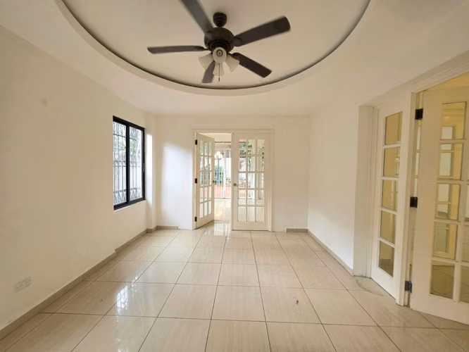 Casa en Venta en Marbella calle de embajadas casa familiar
