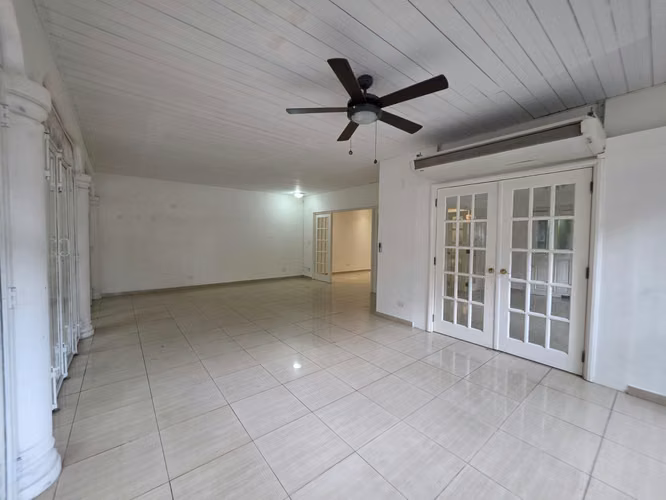Casa en Venta en Marbella calle de embajadas casa familiar