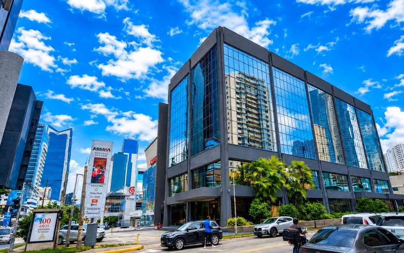 Melissa Foster Luxury is renting an office in PAN AMERICAN PLAZA, Calle 50. MFR2060