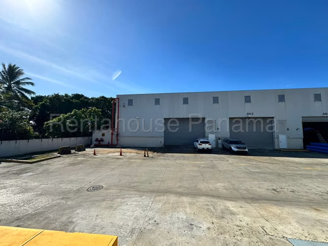 Warehouse for Rent in El Crisol YM