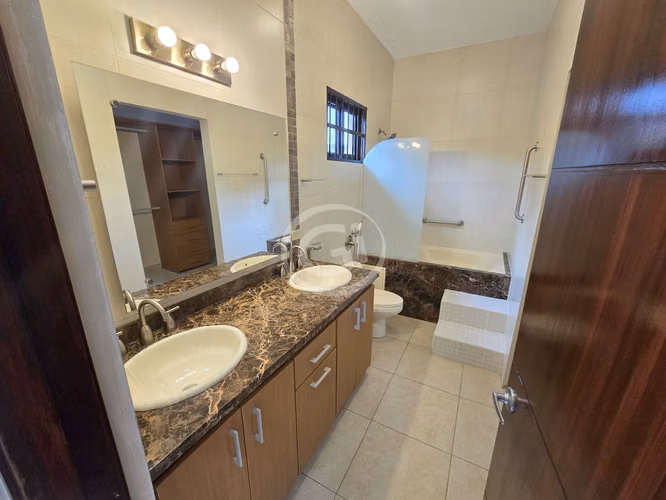 Venta Casa Embassy Club Clayton Precio de Oportunidad