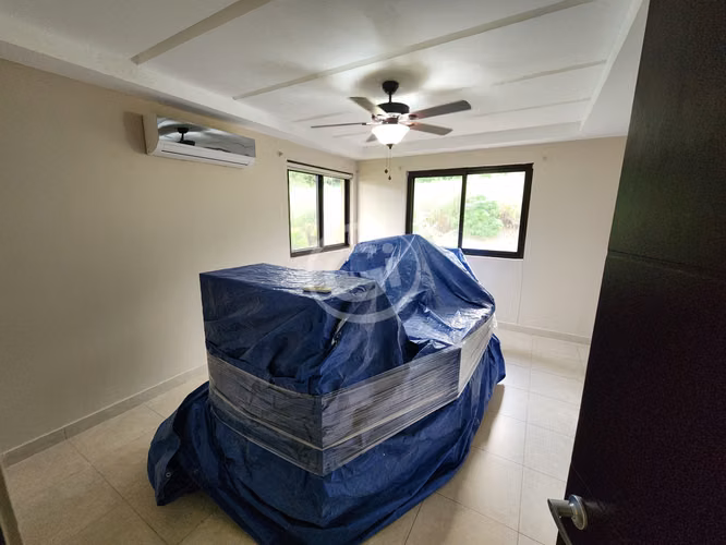 Venta Casa Embassy Club Remodelada con Patio Grande Ideal Inversionista