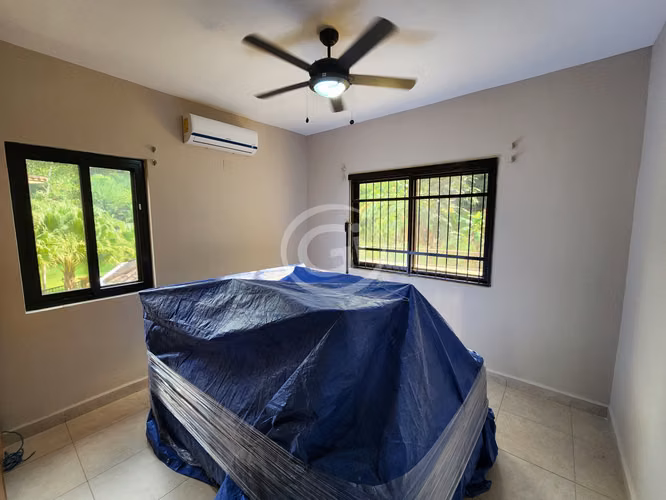 Venta Casa Embassy Club Remodelada con Patio Grande Ideal Inversionista
