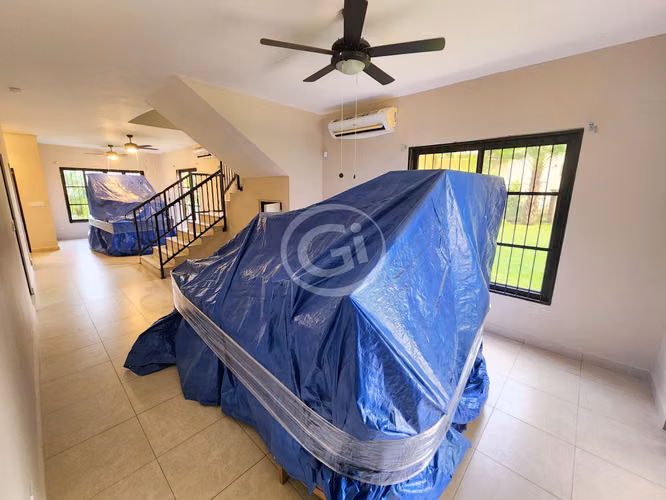 Venta Casa Embassy Club Remodelada con Patio Grande Ideal Inversionista