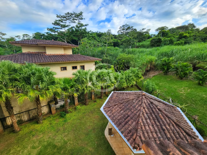 Venta Casa Embassy Club Remodelada con Patio Grande Ideal Inversionista