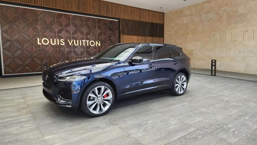 Jaguar F pace 2024 de agencia (garantia vigente) 400HP - Imagen 4