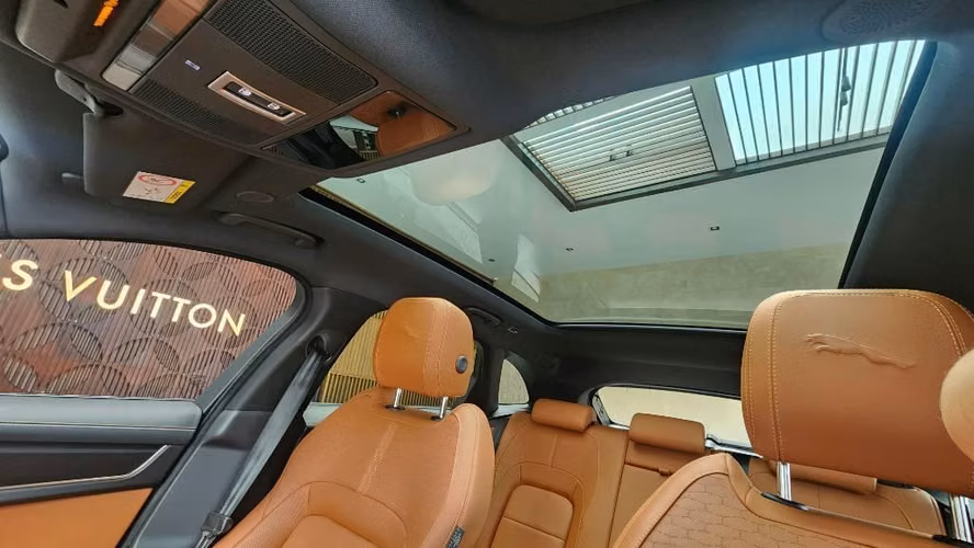 Jaguar F pace 2024 de agencia (garantia vigente) 400HP - Imagen 5