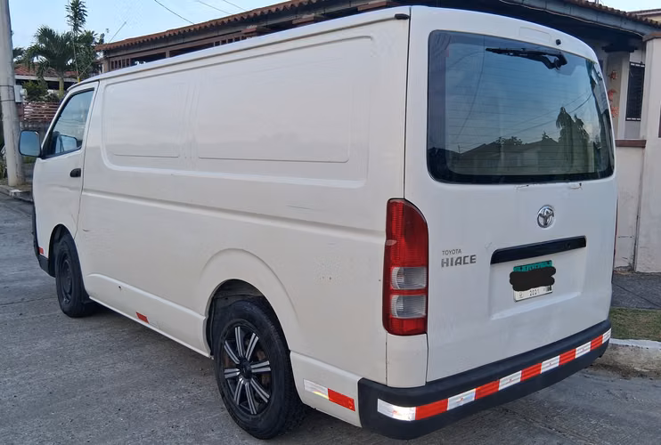 Panel Toyota Hi-Ace 2014 (Negociable)