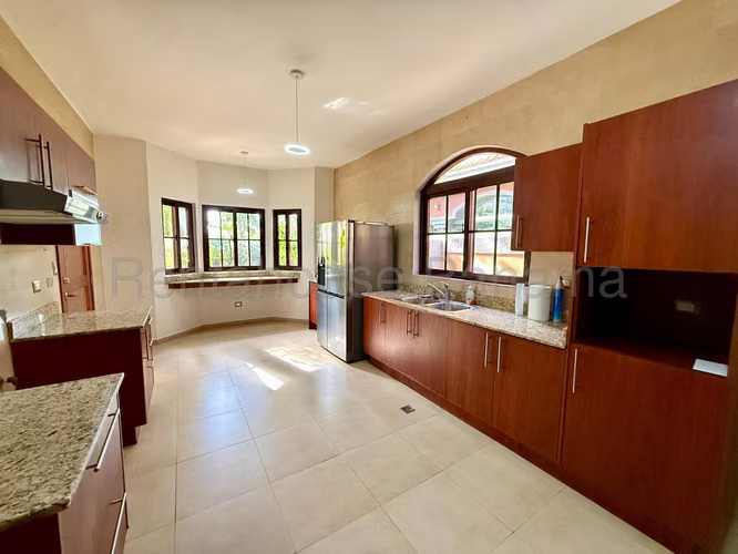ALQUILER DE CASA EN EL DORAL COSTA SUR HQ