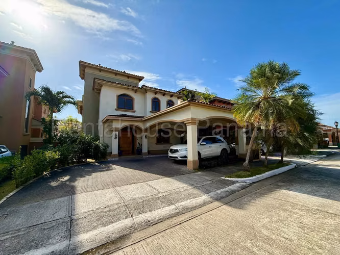 ALQUILER DE CASA EN EL DORAL COSTA SUR HQ