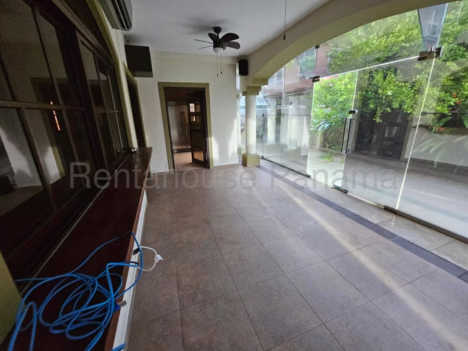 ALQUILER DE CASA EN EL DORAL COSTA SUR HQ