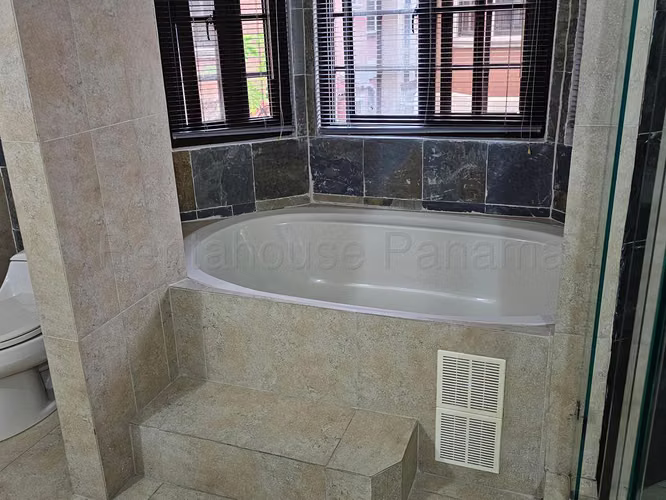 ALQUILER DE CASA EN EL DORAL COSTA SUR HQ